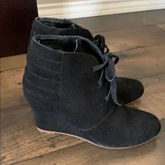 Dolce Vita Shoes - Dolce vita booties. Size 7.5 Dolce Vita Shoes - Dolce vita booties. Size 7.5